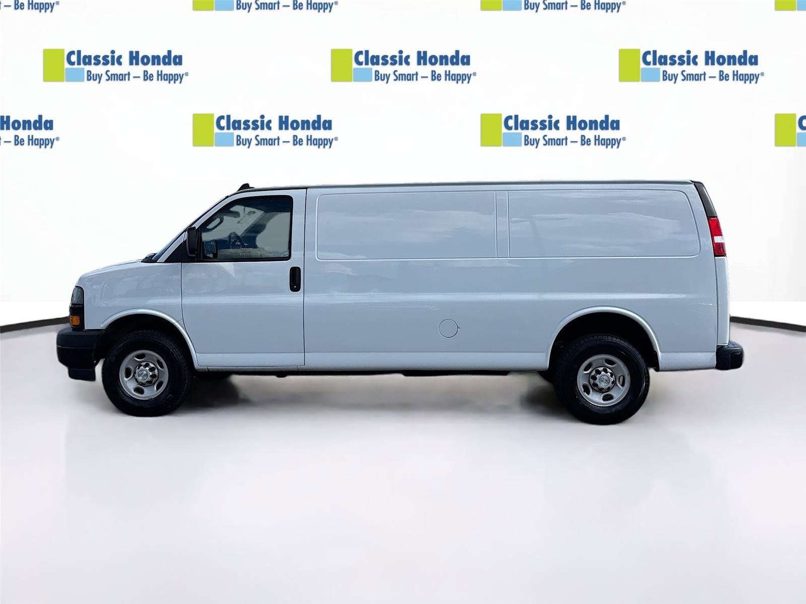 Used 2023 Chevrolet Express 2500 w/ Driver Convenience Package image 4