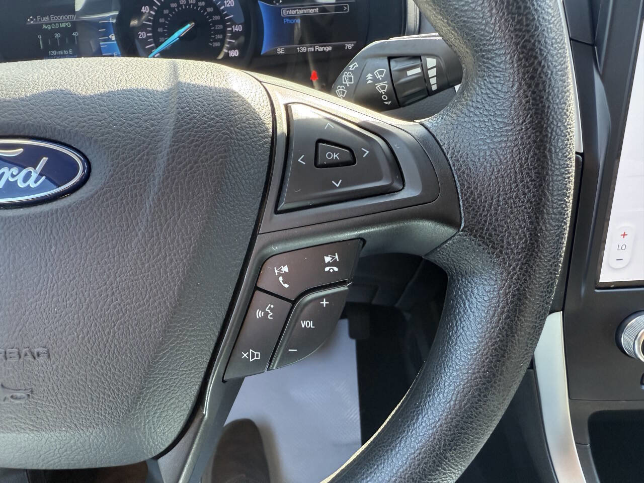 Used 2022 Ford Edge SE w/ Black Appearance Package image 18