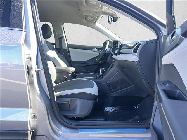 Used 2025 Volkswagen Taos SE image 18