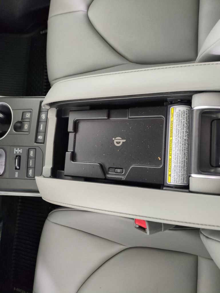 Used 2020 Toyota Highlander XLE image 27