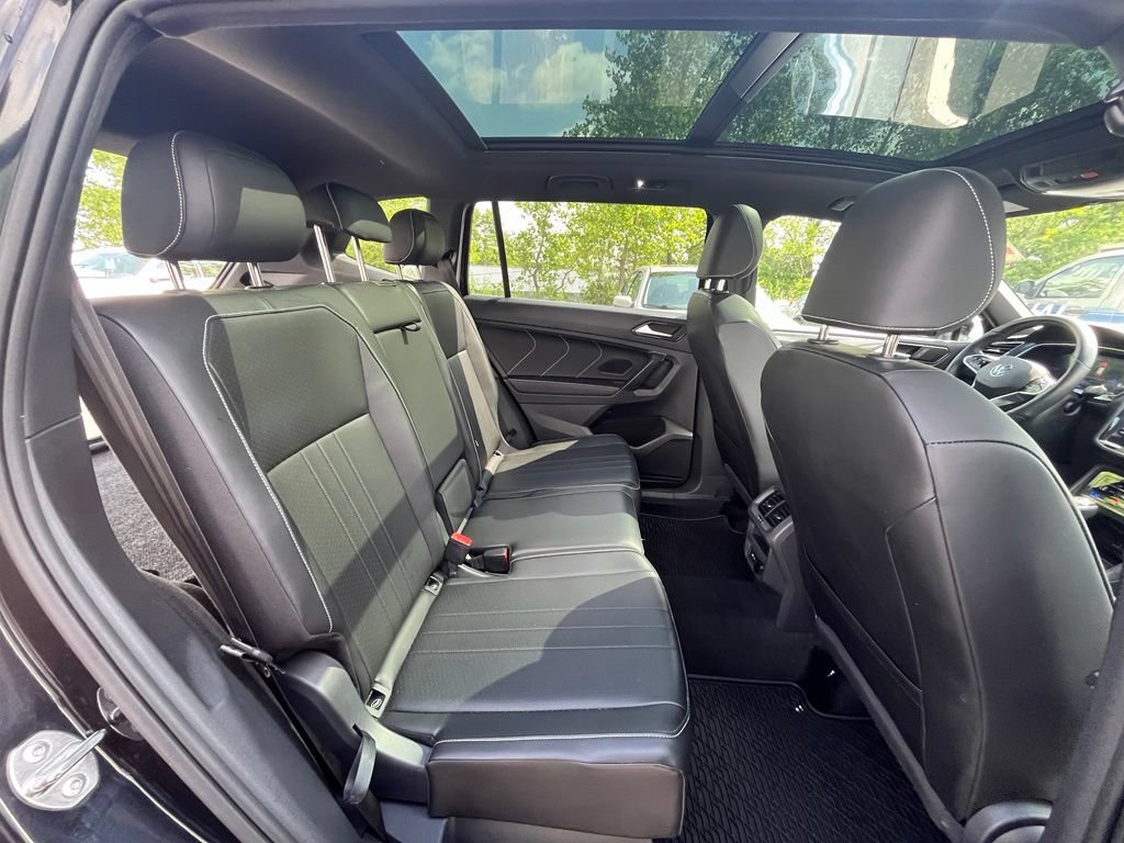 Certified 2024 Volkswagen Tiguan SE R-Line AWD/4WD image 28