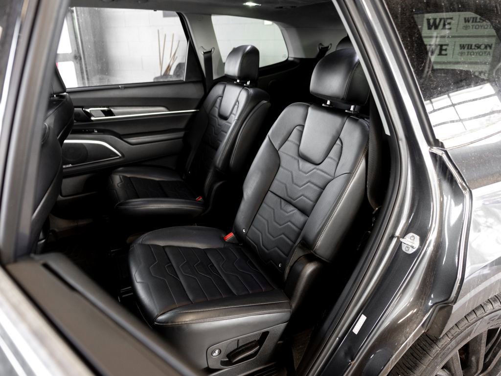 Used 2022 Kia Telluride SX w/ SX Prestige Package image 11