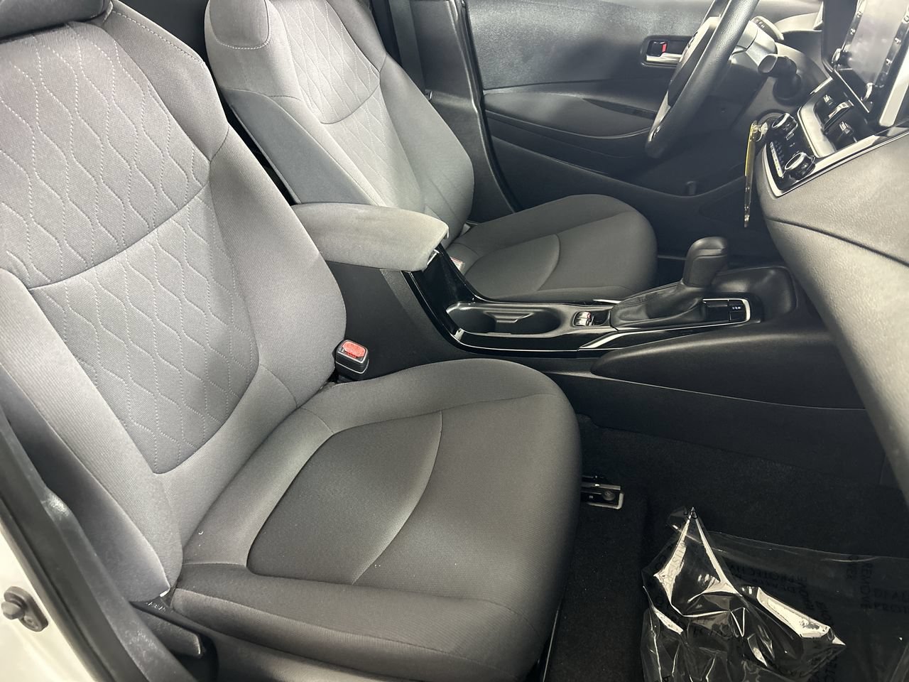 Used 2021 Toyota Corolla LE FWD image 25