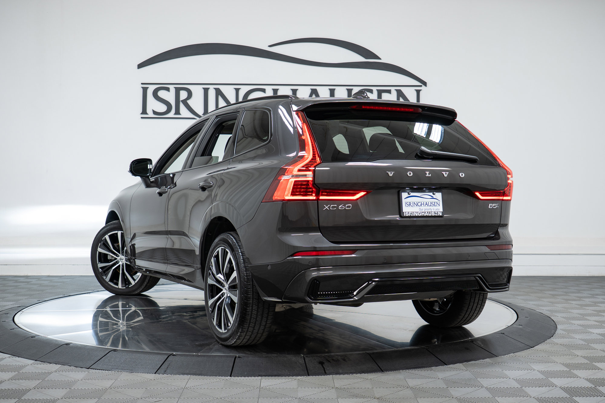 Certified 2023 Volvo XC60 B5 Plus w/ Climate Package image 28