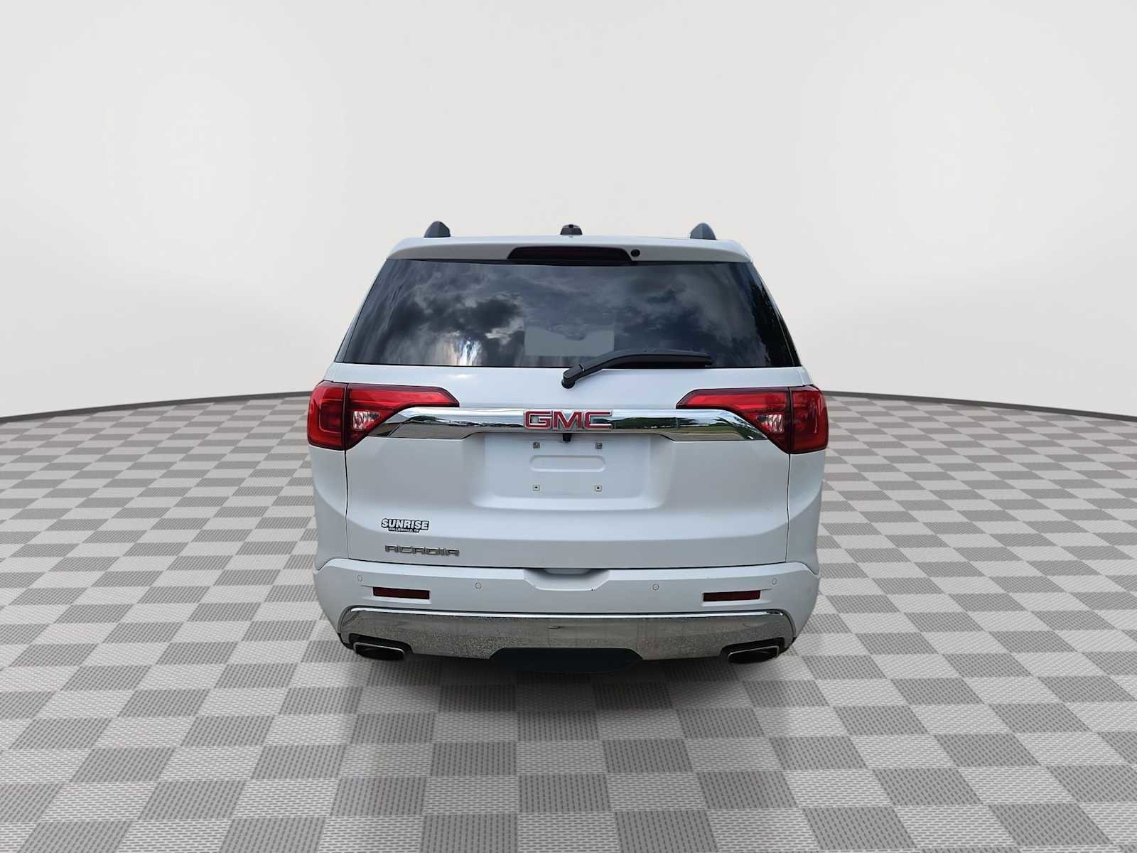 Used 2017 GMC Acadia Denali w/ Technology Package FWD image 7