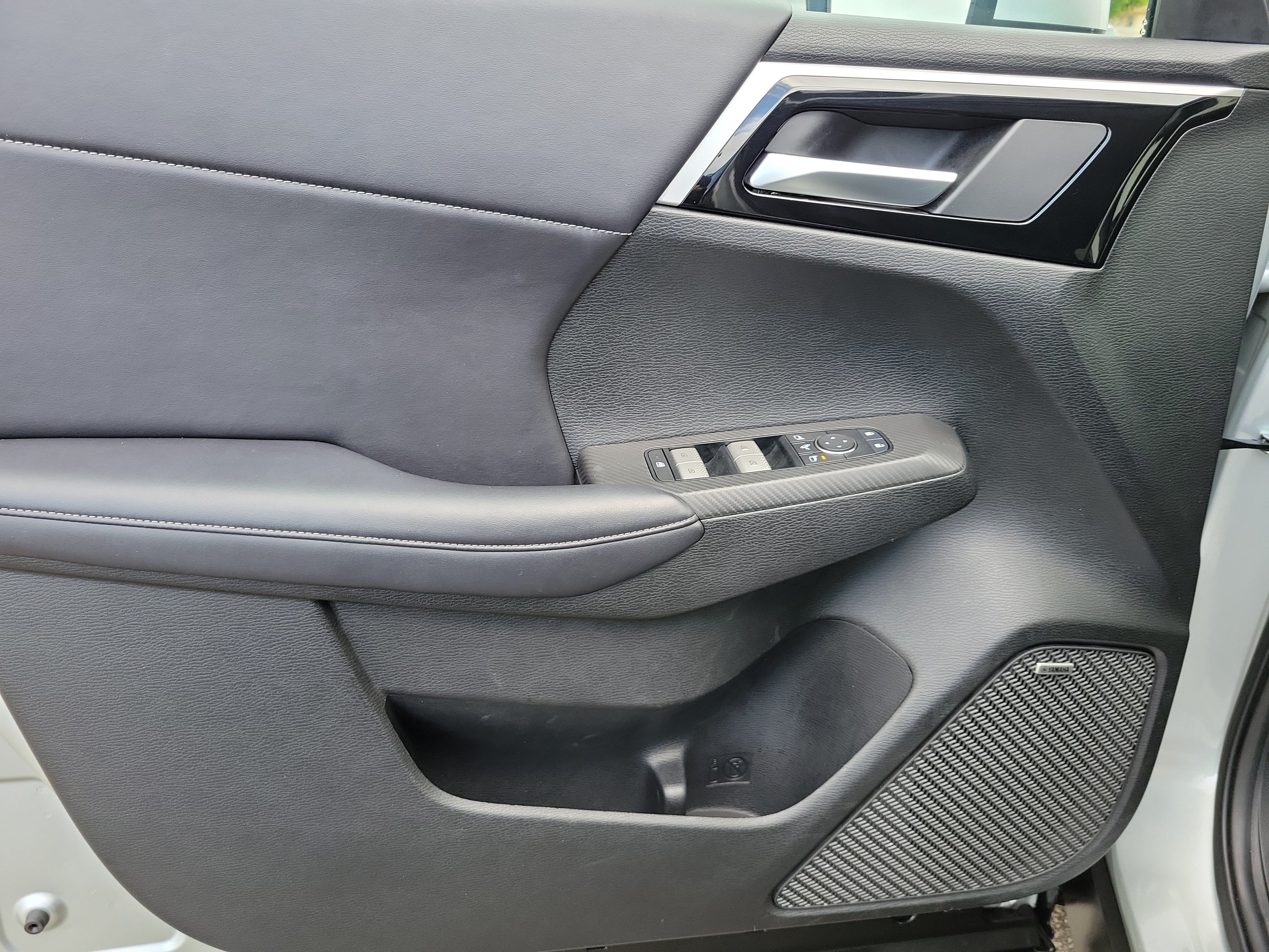 Used 2025 Mitsubishi Outlander SE FWD image 27