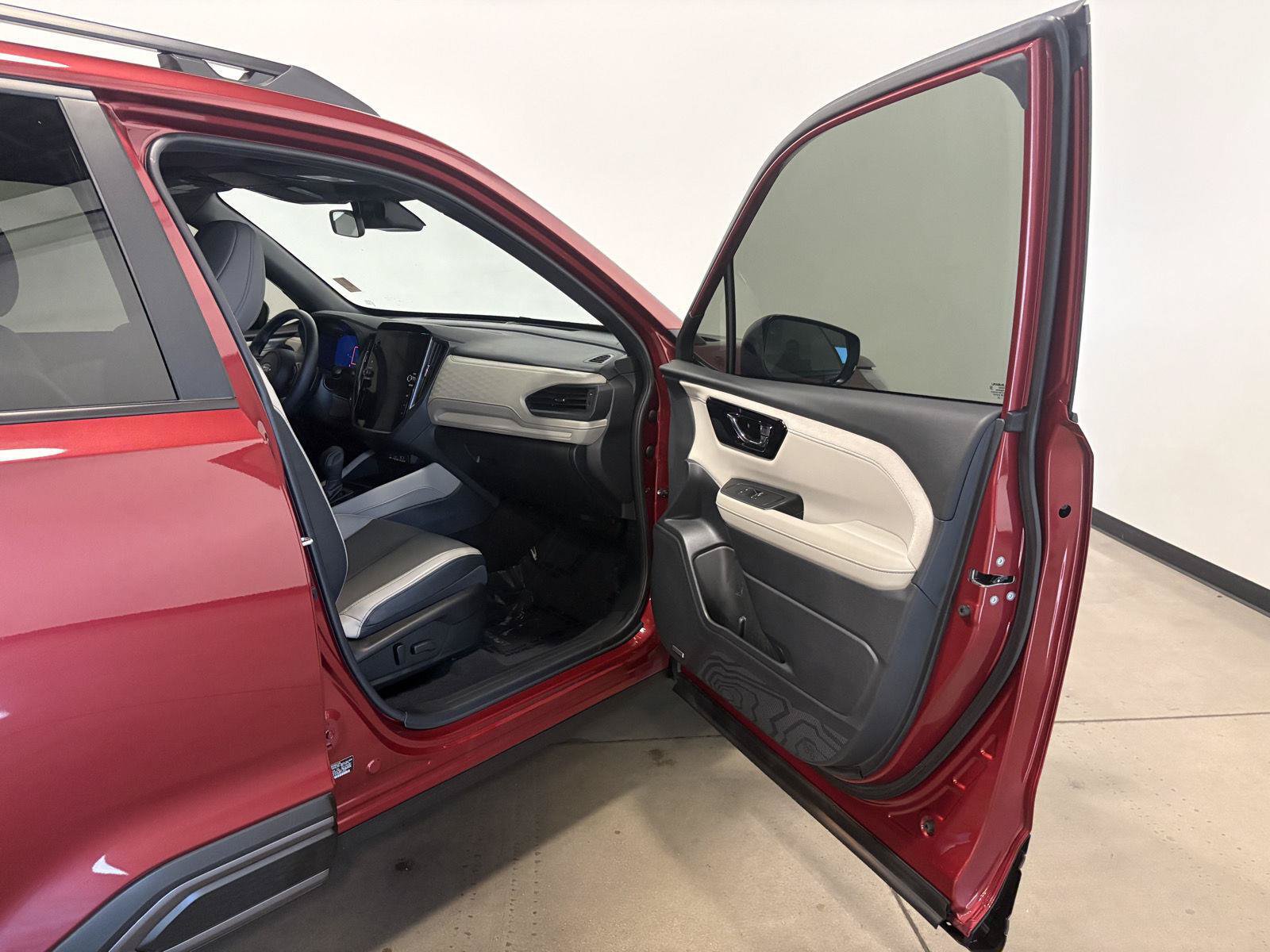 Used 2025 Subaru Forester Limited AWD/4WD image 42