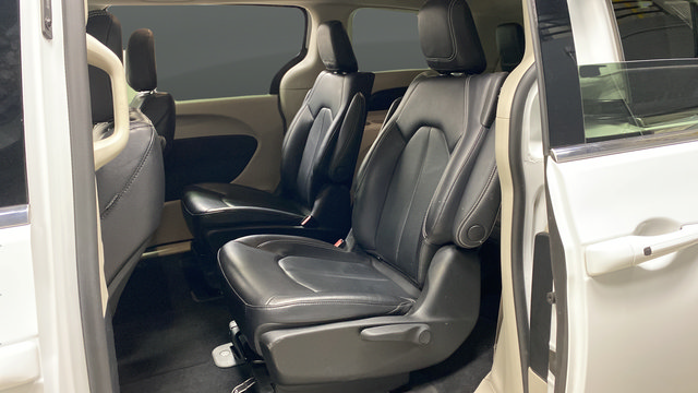 Used 2022 Chrysler Pacifica Touring-L FWD image 23