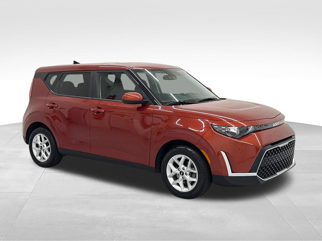 Used 2024 Kia Soul LX w/ Option Group 015 FWD image 9