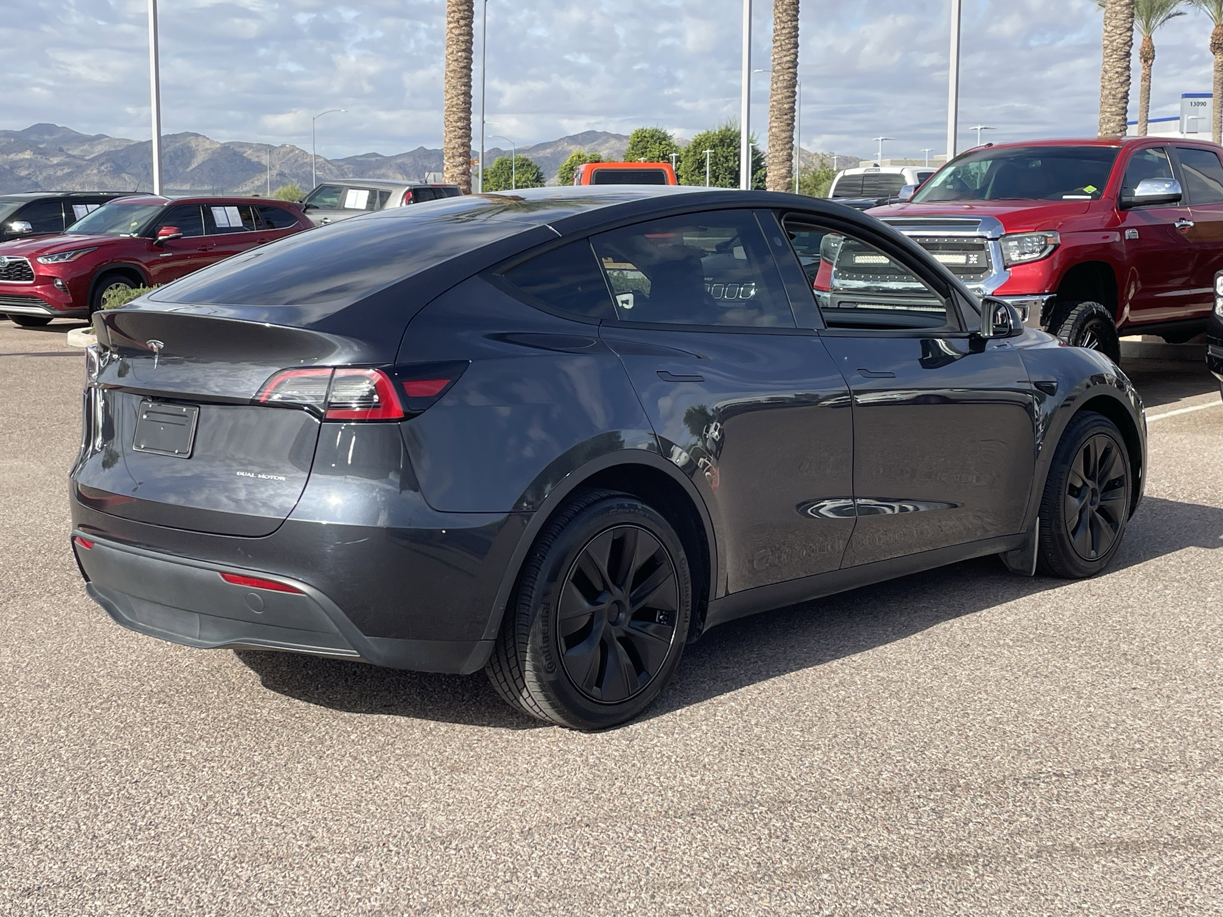 Used 2025 Tesla Model Y Long Range image 3
