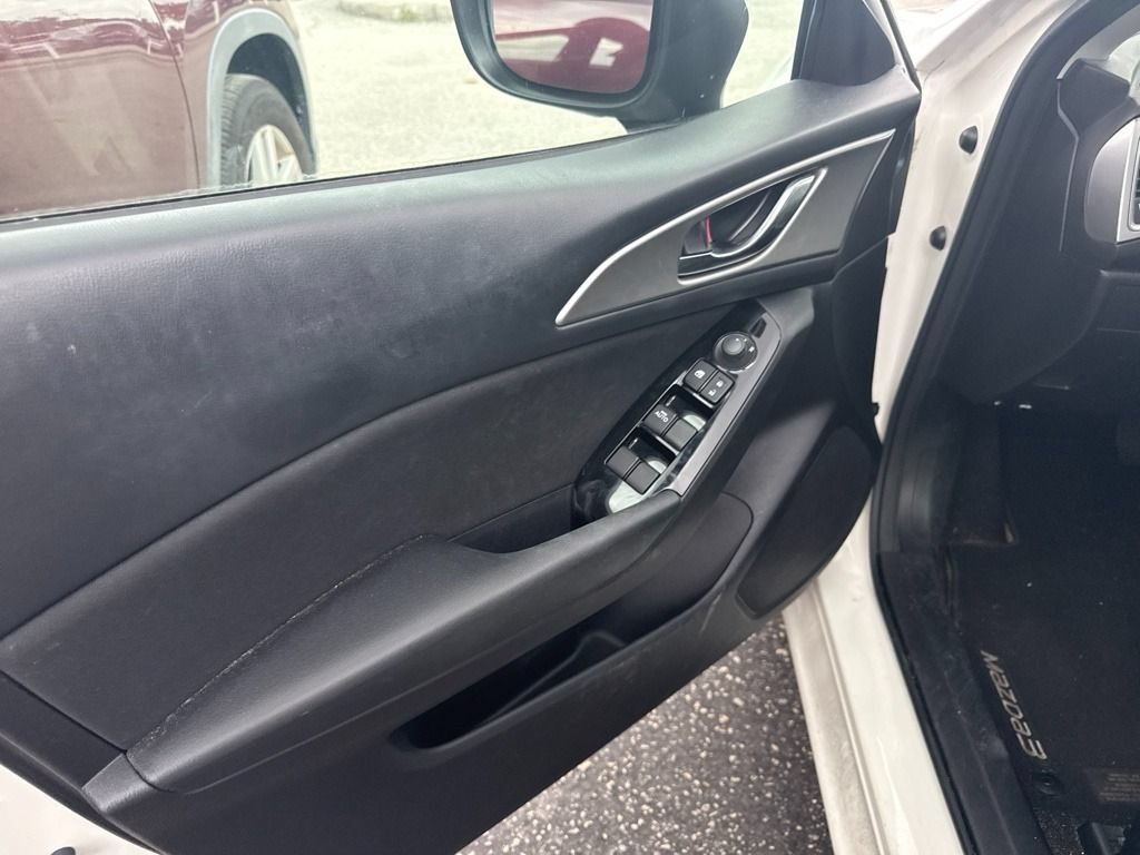 Used 2017 MAZDA MAZDA3 Sport FWD image 7