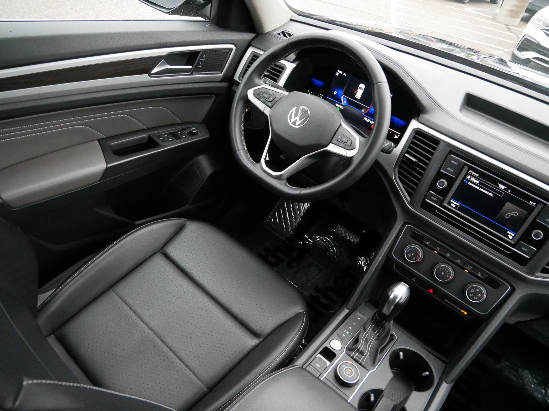 Certified 2022 Volkswagen Atlas SE image 9