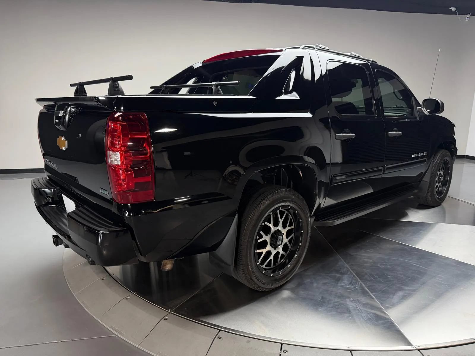 Used 2012 Chevrolet Avalanche LS AWD/4WD image 2