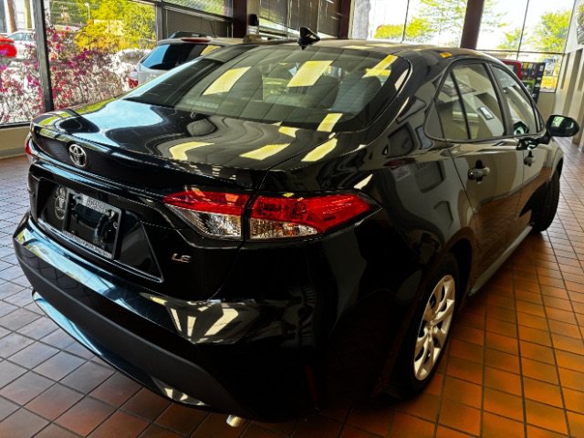 Used 2021 Toyota Corolla LE FWD image 10