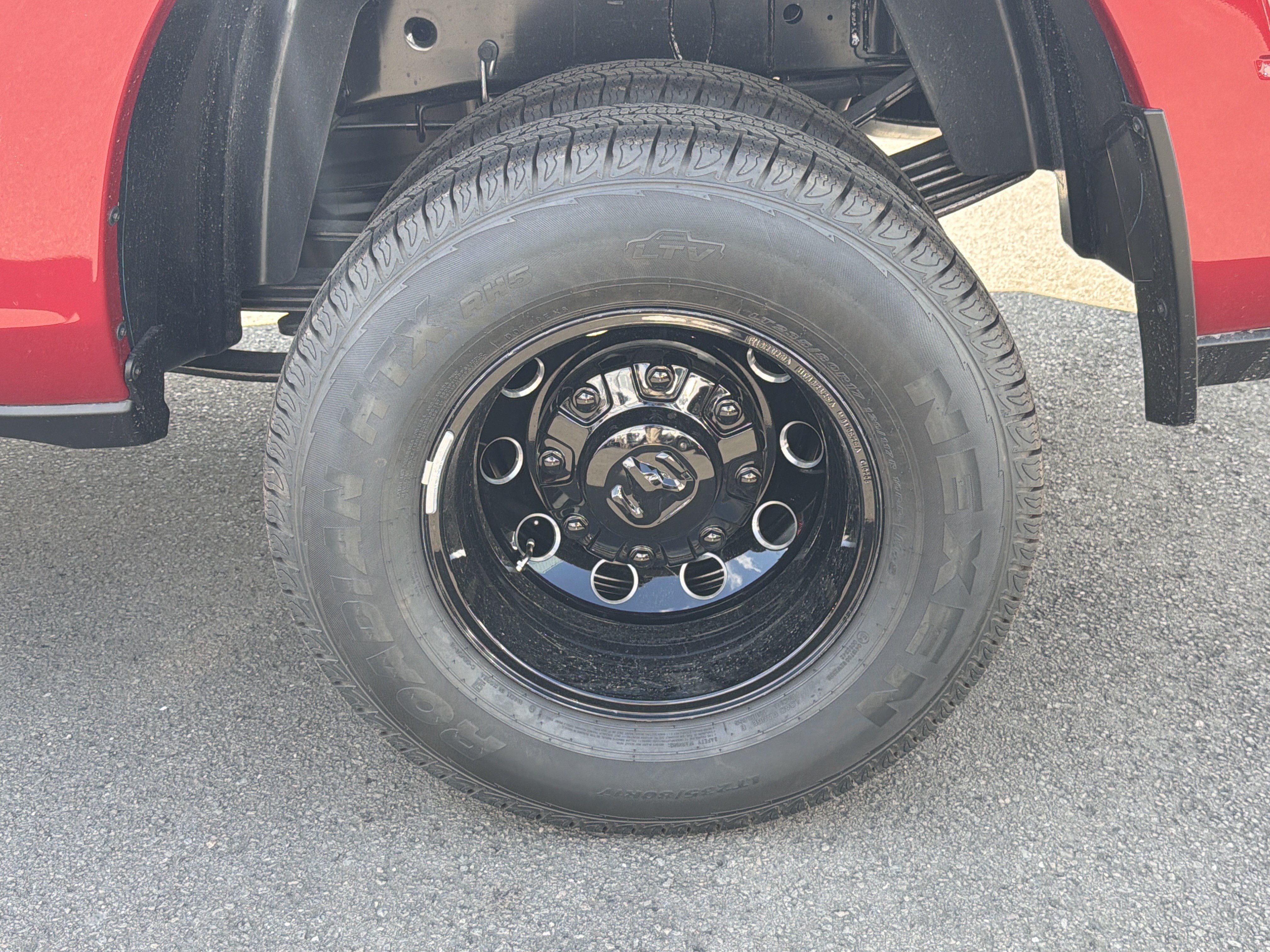 New 2026 RAM 3500 Laramie AWD/4WD image 27