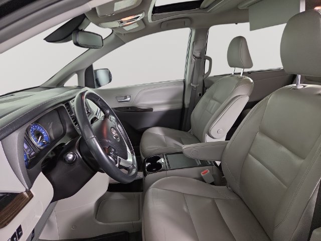 Used 2019 Toyota Sienna XLE Premium FWD image 13