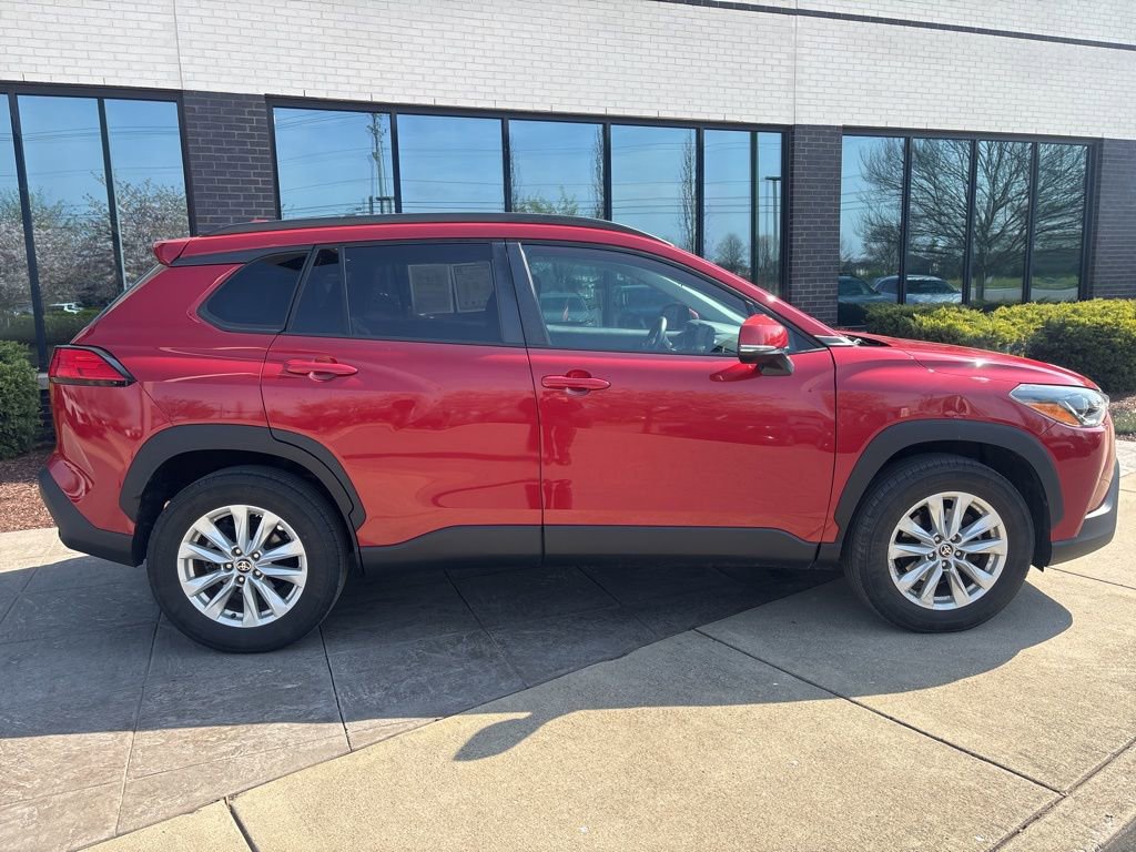 Used 2022 Toyota Corolla Cross LE FWD image 2