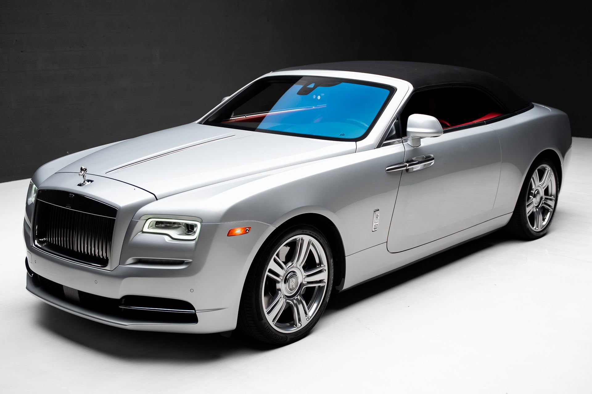 Used 2017 Rolls-Royce Dawn RWD image 5