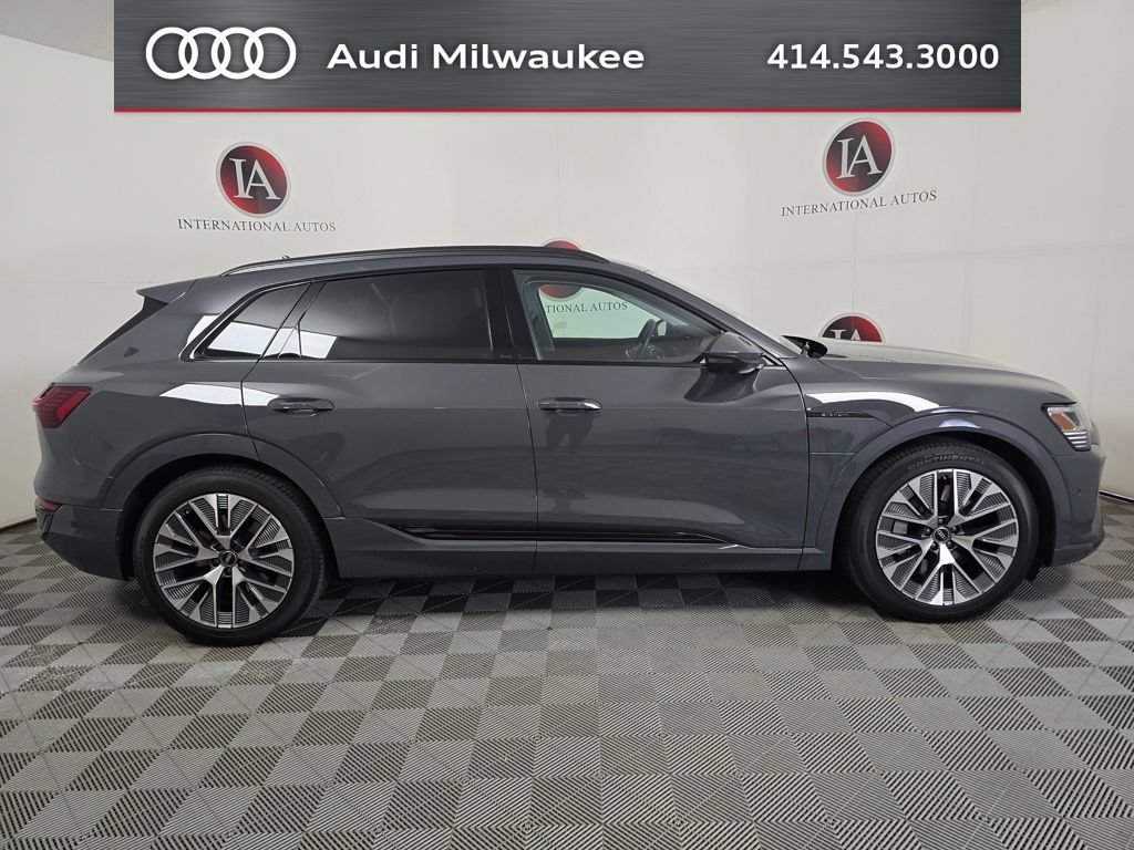 Used 2024 Audi Q8 e-tron Prestige w/ Prestige Package AWD/4WD image 3