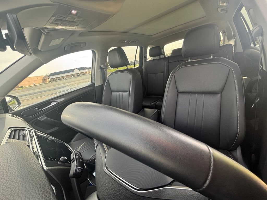 Used 2023 Volkswagen Tiguan SE w/ Panoramic Sunroof Package FWD image 28