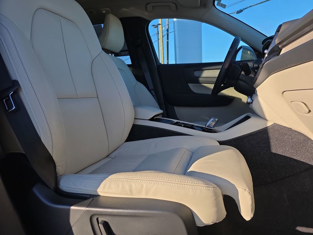 Certified 2023 Volvo XC40 B5 Plus w/ Driver Assist Package image 13