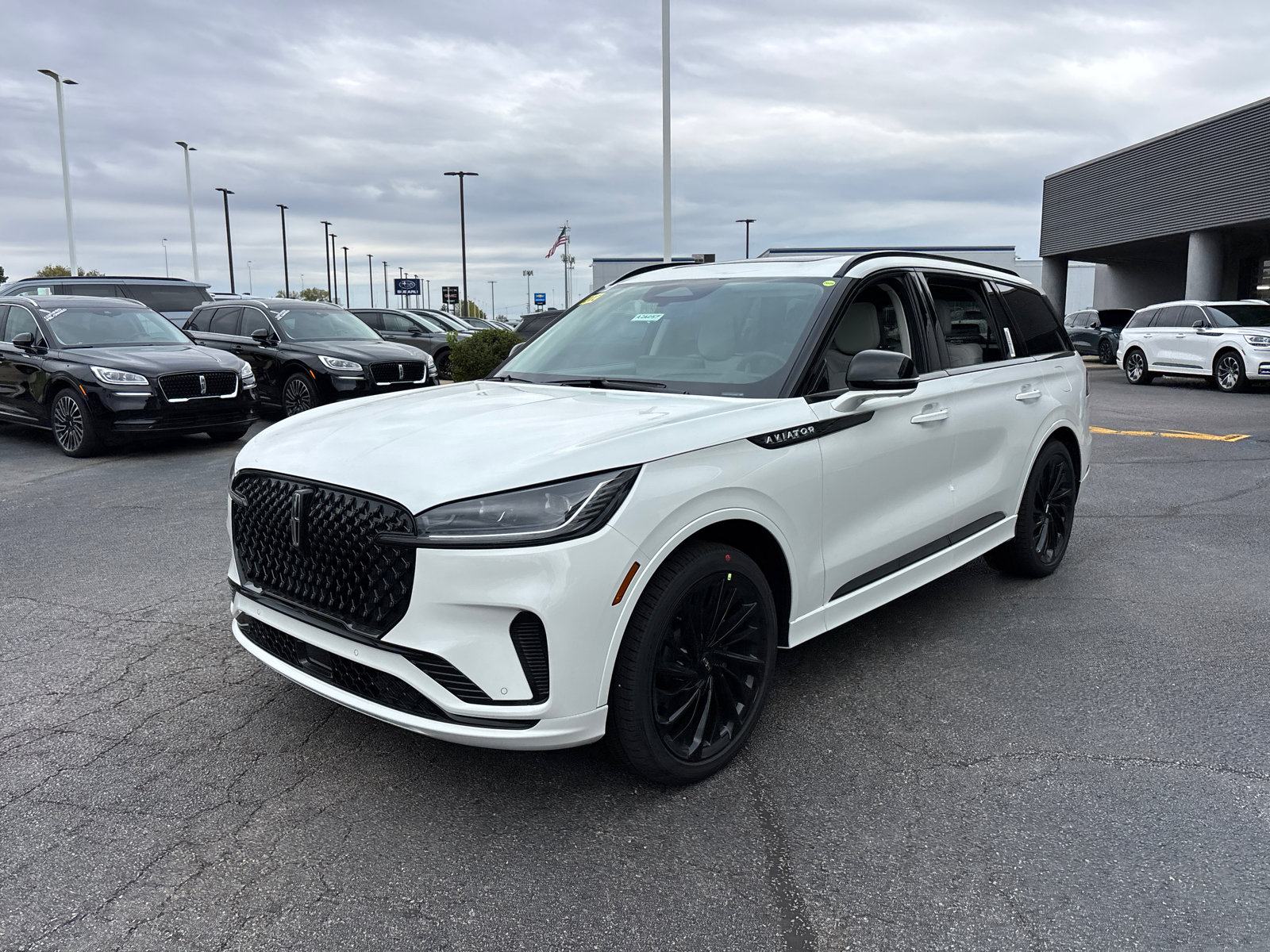 New 2026 Lincoln Aviator Reserve image 3