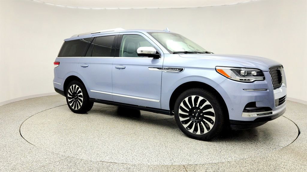 Used 2024 Lincoln Navigator Black Label AWD/4WD image 3