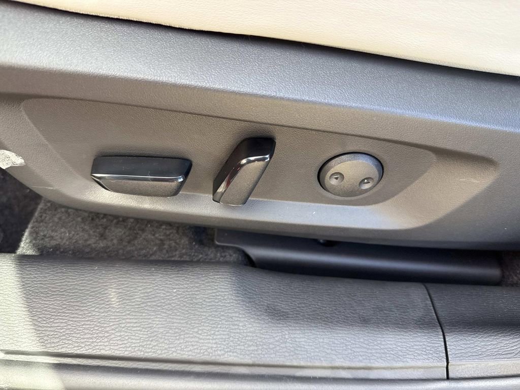 New 2025 Mitsubishi Outlander SE image 22