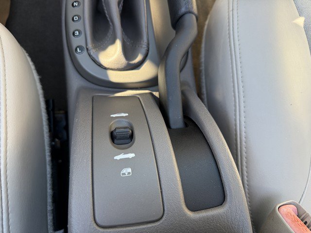 Used 2006 Chrysler Sebring Limited image 27