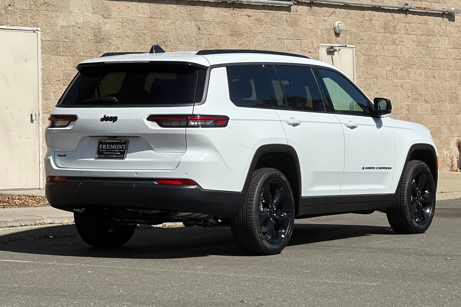 New 2026 Jeep Grand Cherokee L Limited w/ Limited Altitude Package AWD/4WD image 3