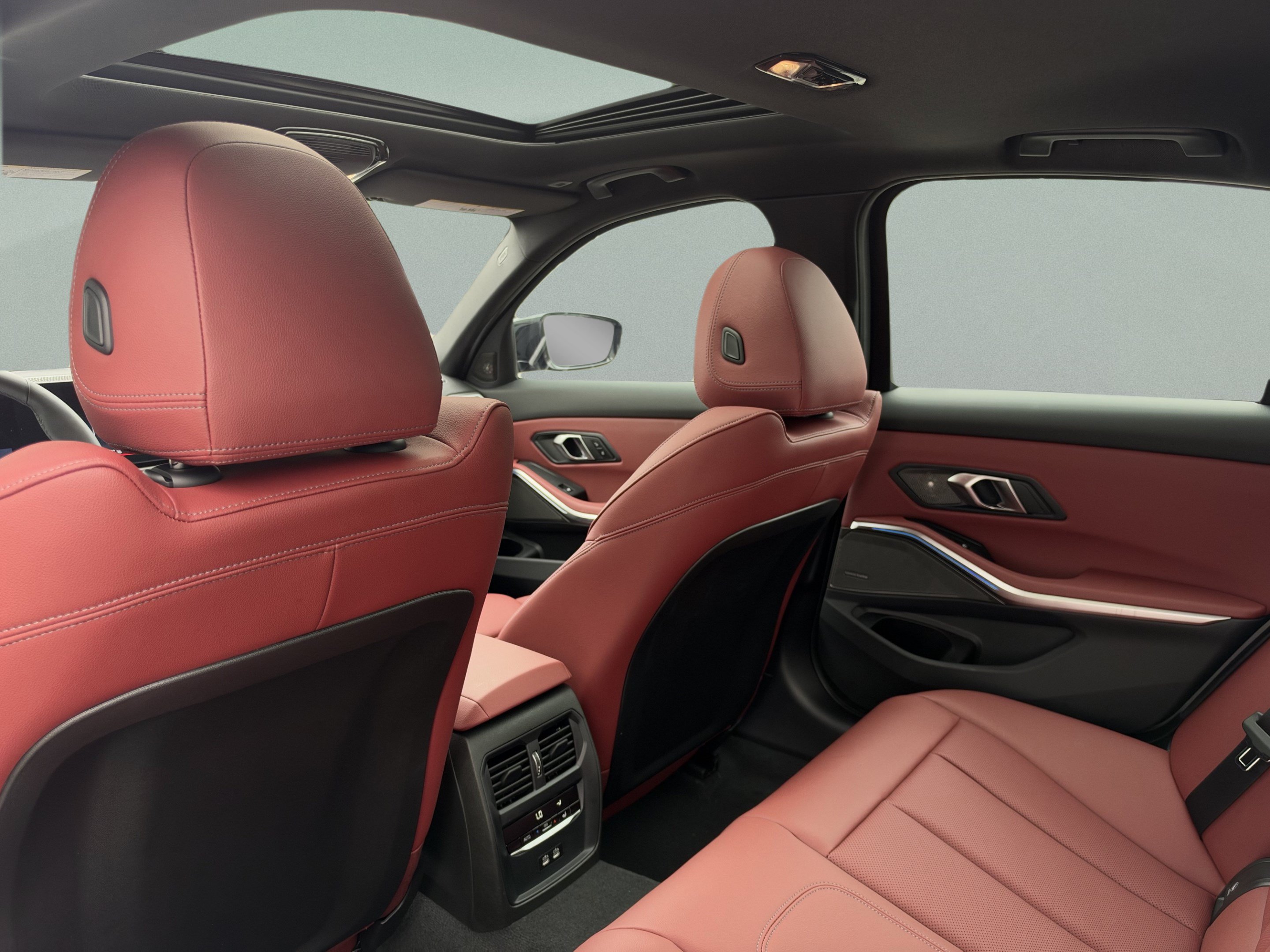 New 2026 BMW 330i Sedan w/ M Sport Package RWD image 8