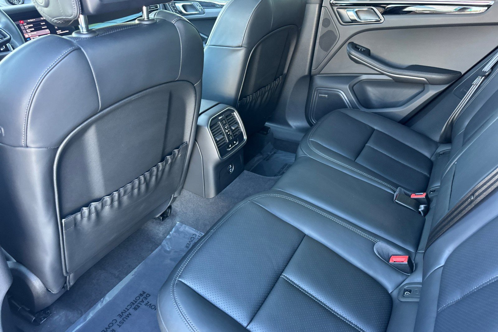 Used 2025 Porsche Macan image 13