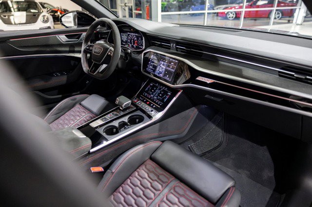 Used 2025 Audi RS 6 performance w/ Black Optic Package image 32