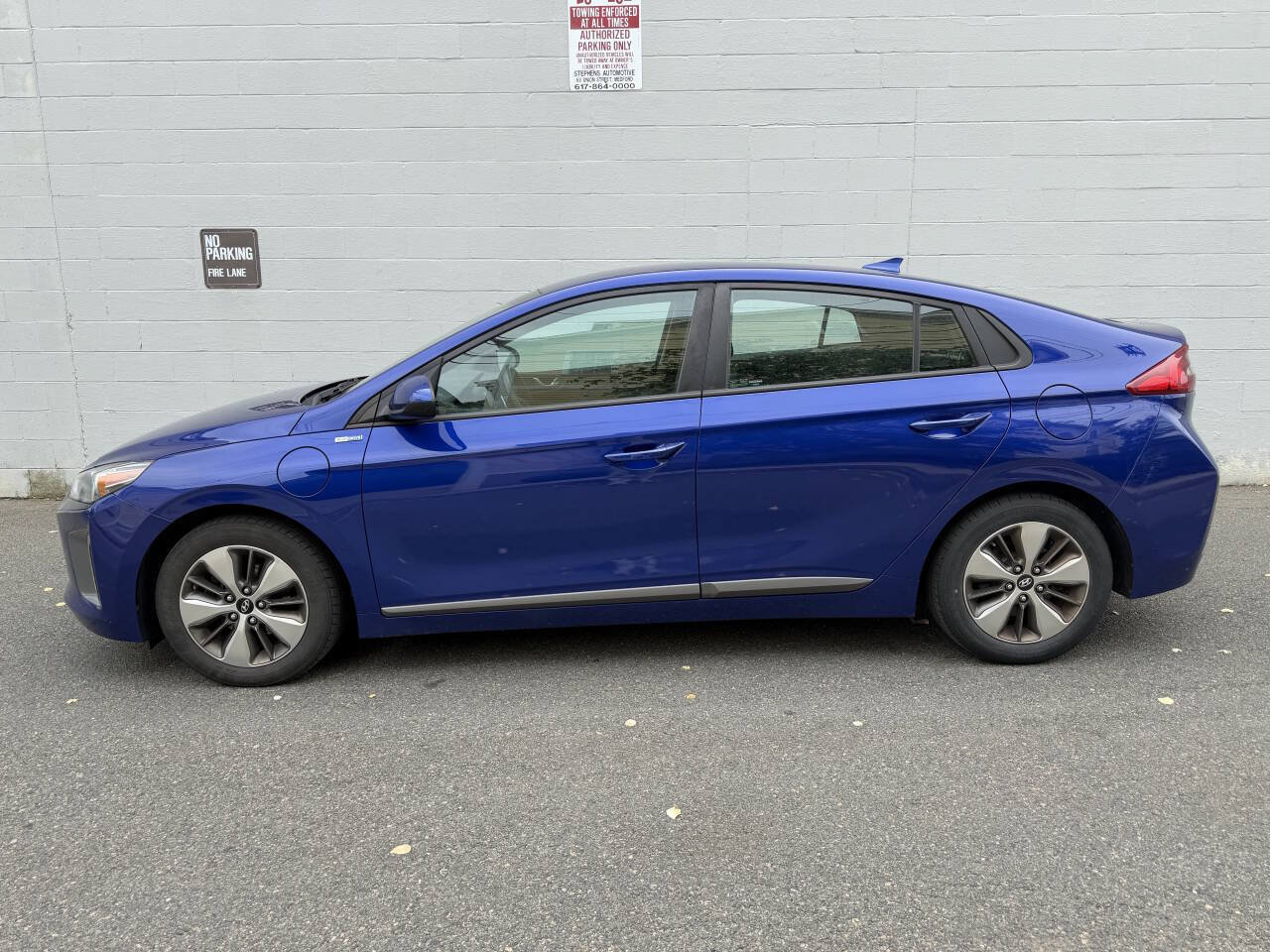 Used 2019 Hyundai Ioniq Plug-In Hybrid FWD image 3