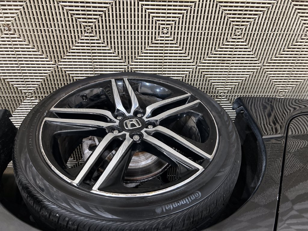Used 2017 Honda Accord Touring image 9