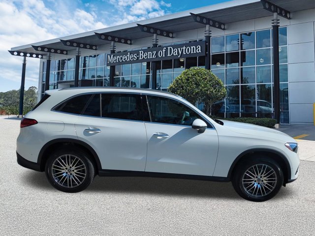 Used 2026 Mercedes-Benz GLC 300 image 3