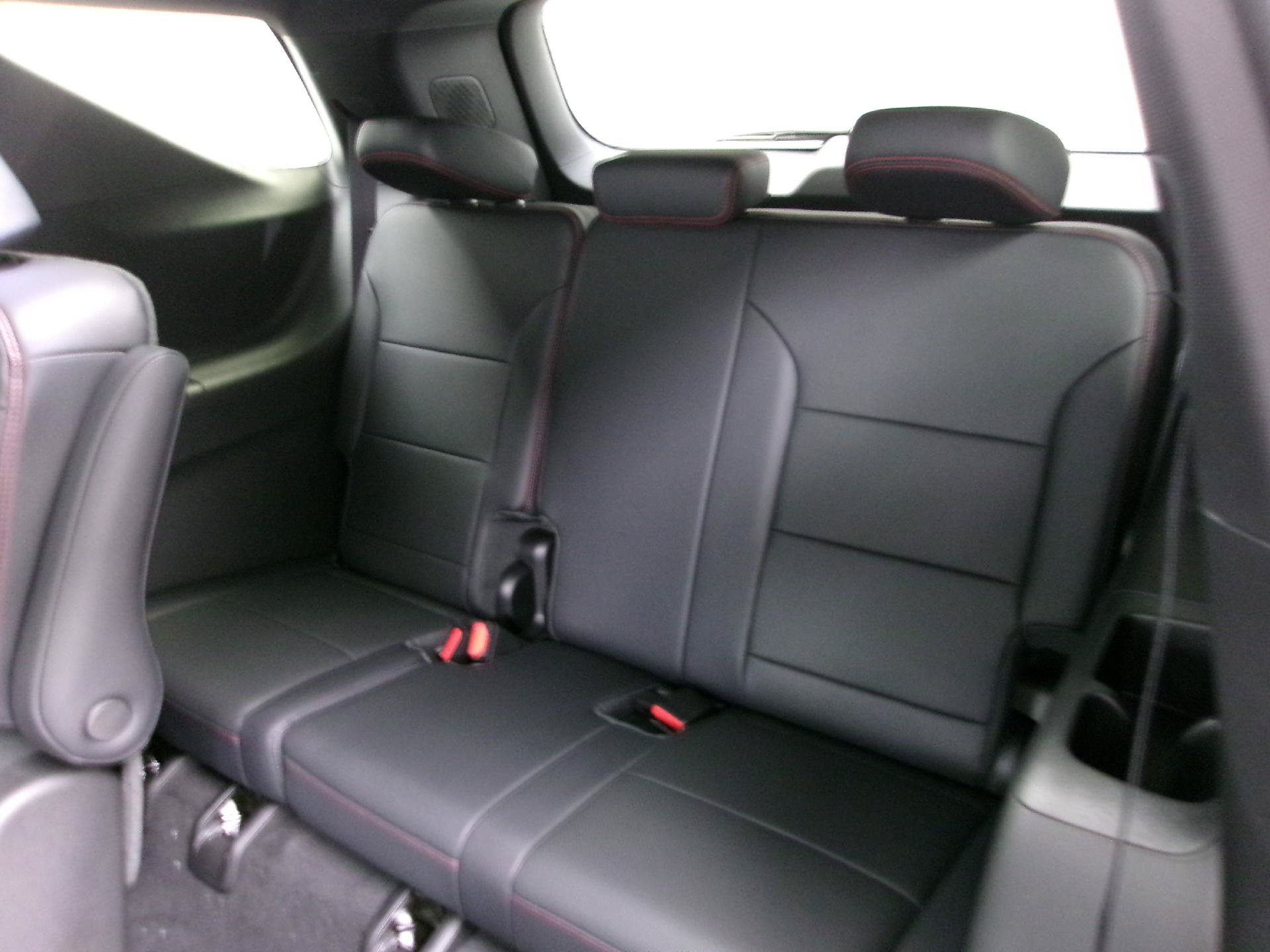 New 2026 Chevrolet Traverse RS w/ LPO, Floor Liner Package FWD image 9