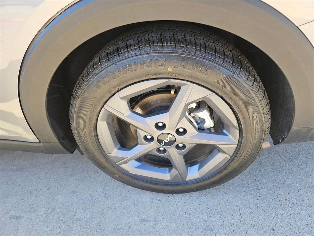 Used 2025 Kia K4 LXS image 25