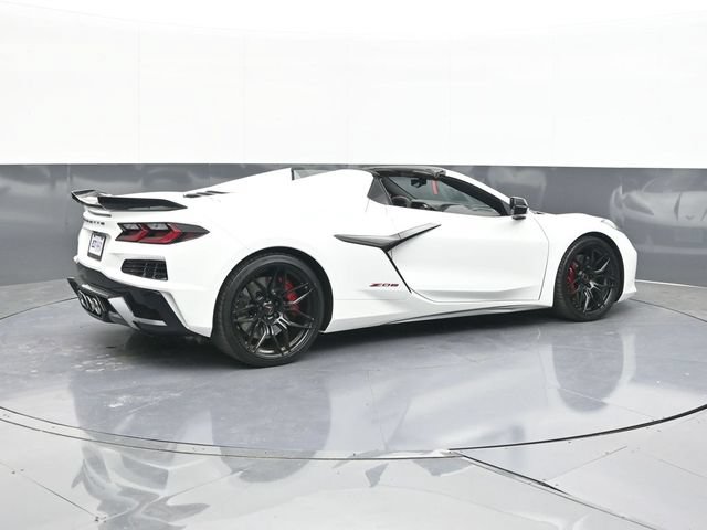 Used 2024 Chevrolet Corvette Z06 RWD image 16