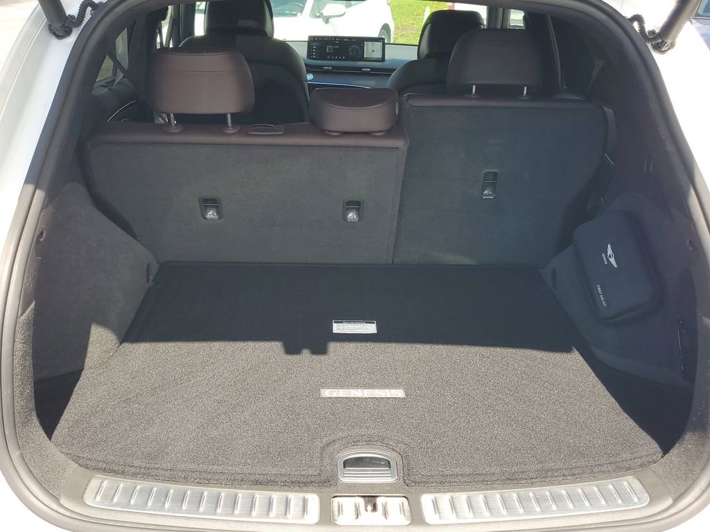 Used 2023 Genesis GV70 2.5T w/ Advanced Package AWD/4WD image 27