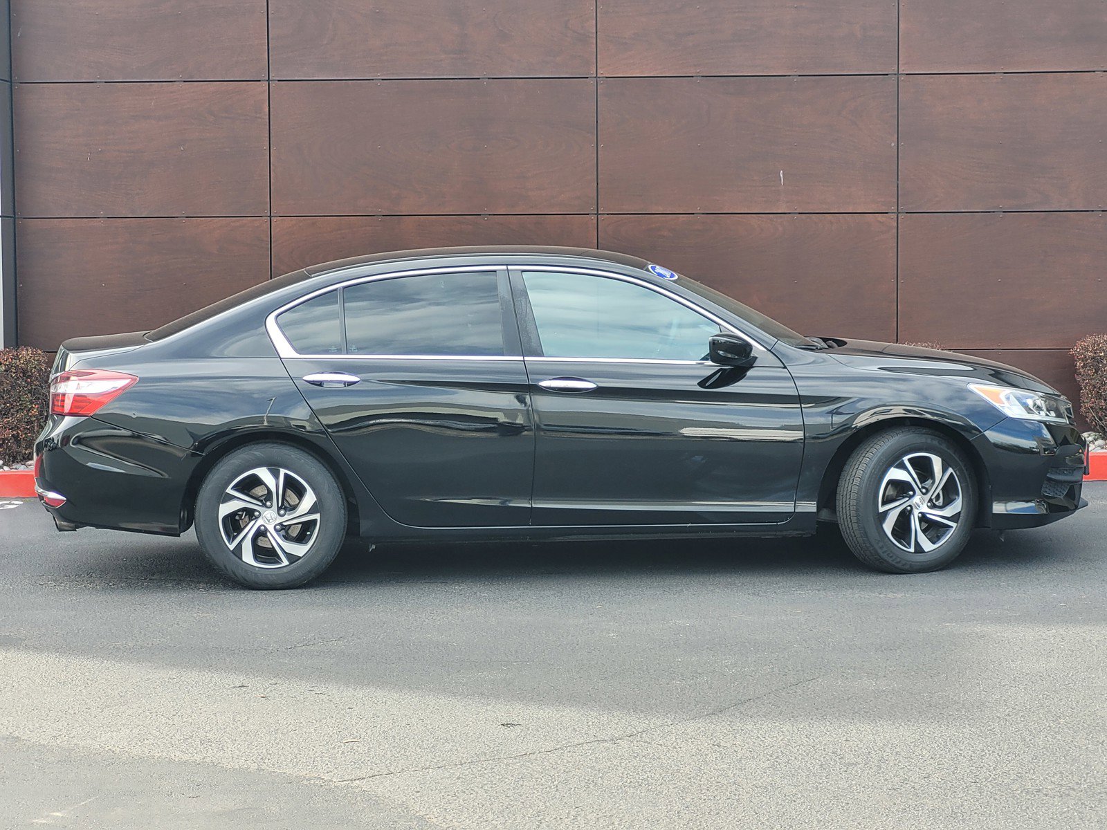 Used 2017 Honda Accord LX image 3