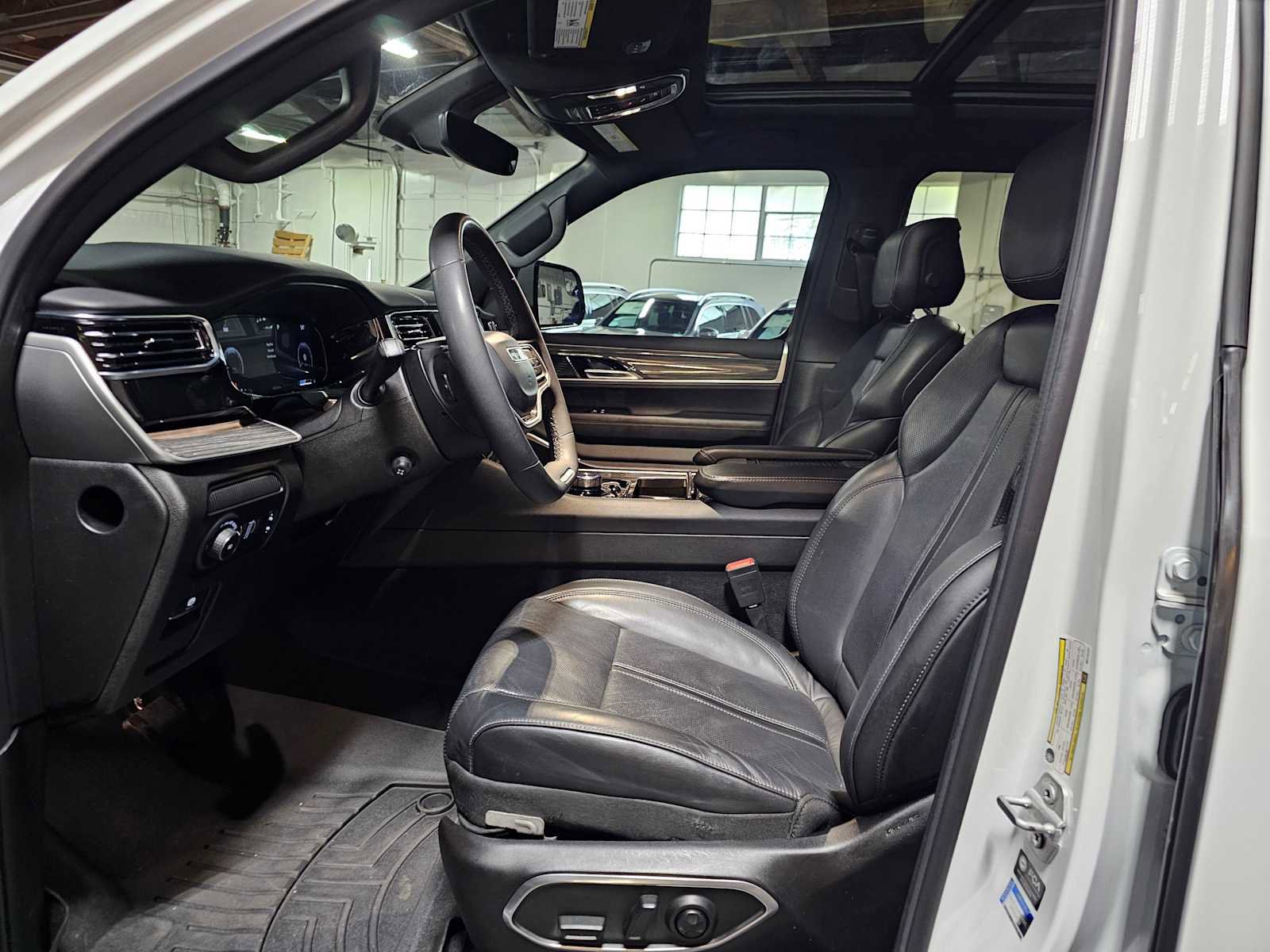 Used 2022 Jeep Wagoneer Series II w/ Premium Group I AWD/4WD image 24