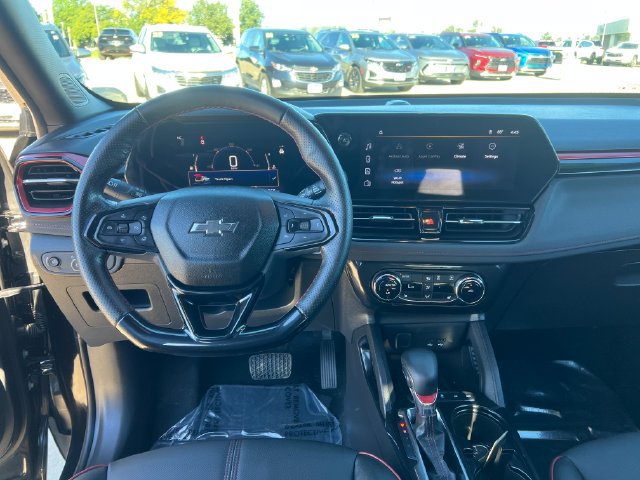 Used 2025 Chevrolet TrailBlazer RS w/ Convenience Package AWD/4WD image 17