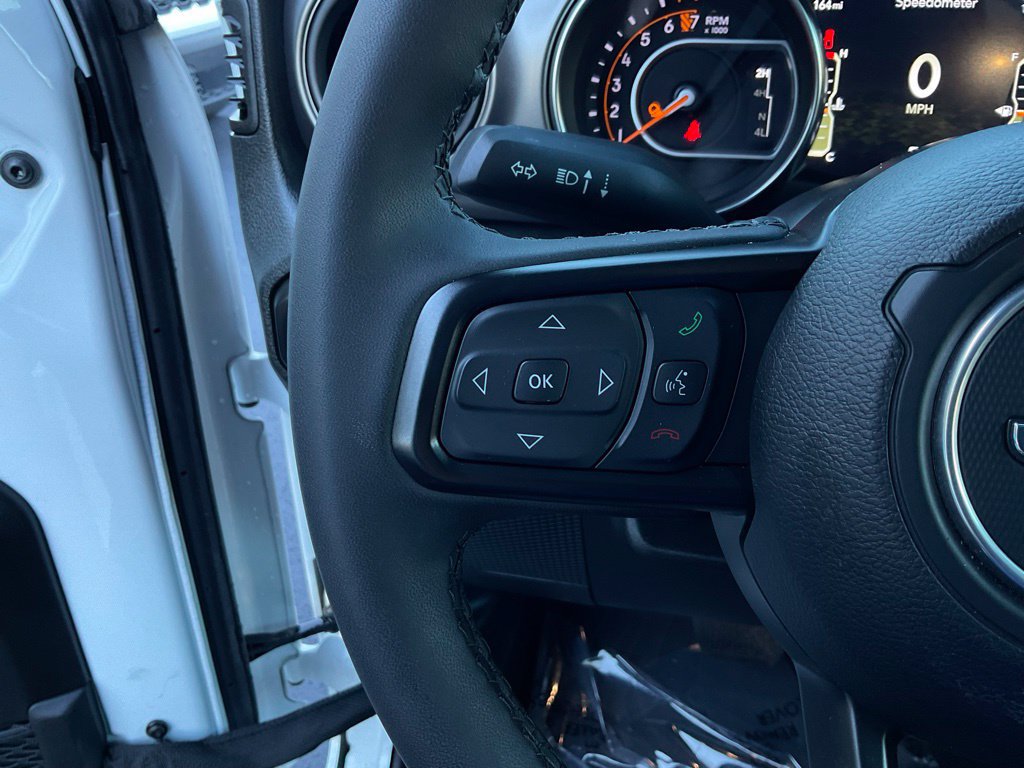 Used 2023 Jeep Gladiator Sport AWD/4WD image 11