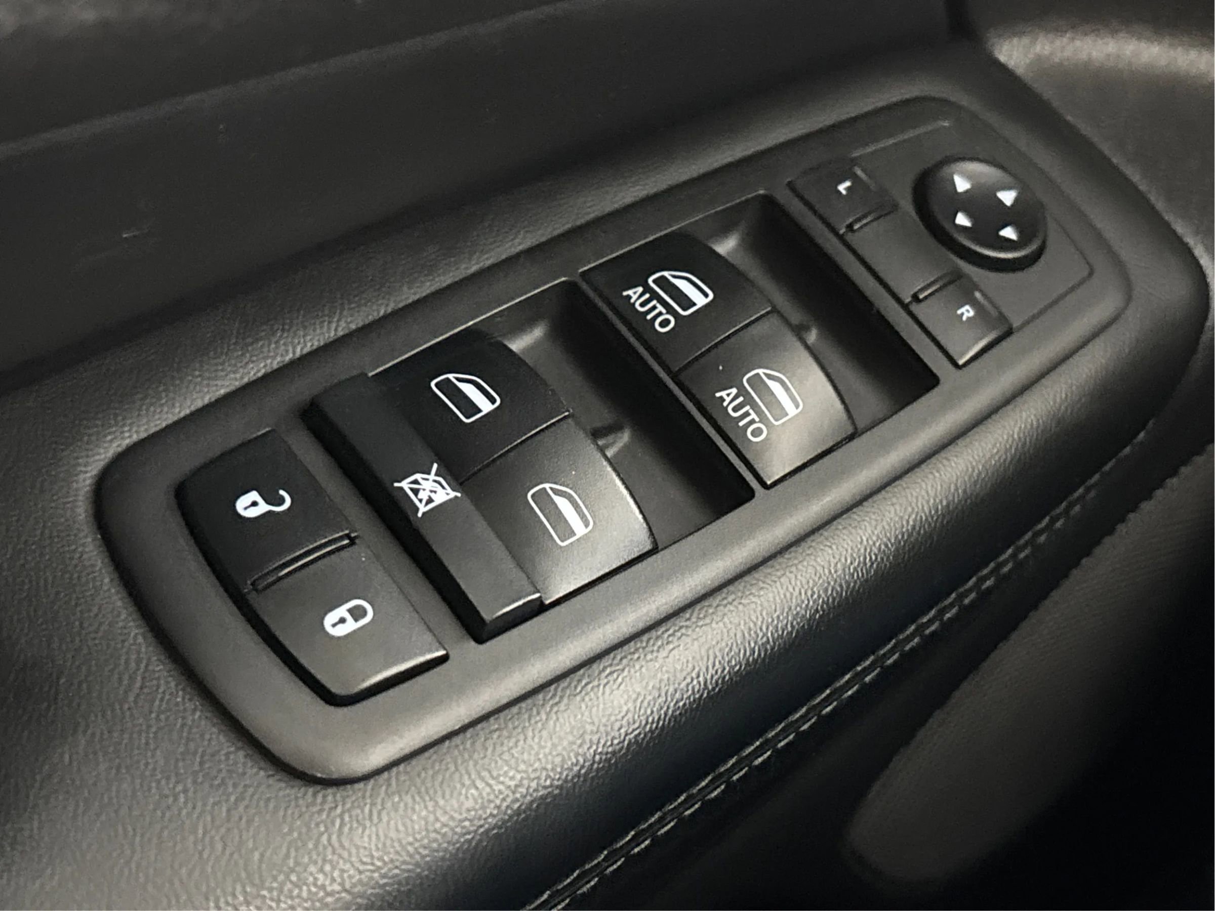 Used 2019 Jeep Grand Cherokee Limited w/ Luxury Group II image 43