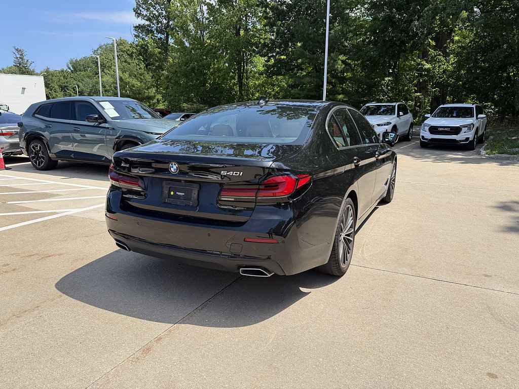 Used 2023 BMW 540i xDrive w/ Premium Package AWD/4WD image 3