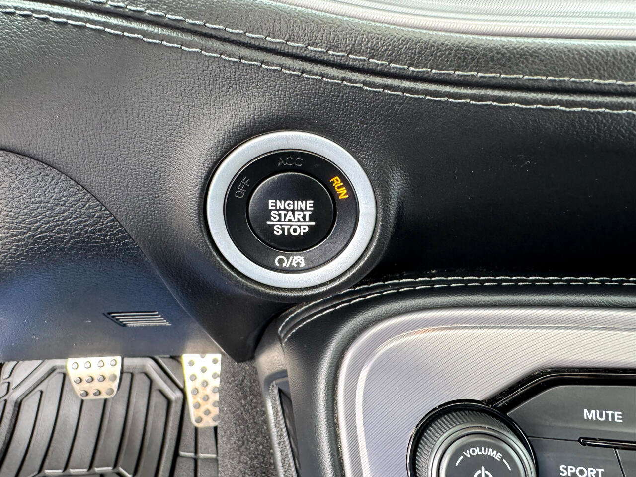 Used 2023 Dodge Challenger R/T w/ Plus Package image 26