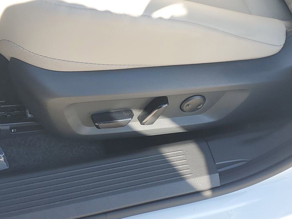 Certified 2026 Nissan Rogue SV w/ SV Premium Package FWD image 23