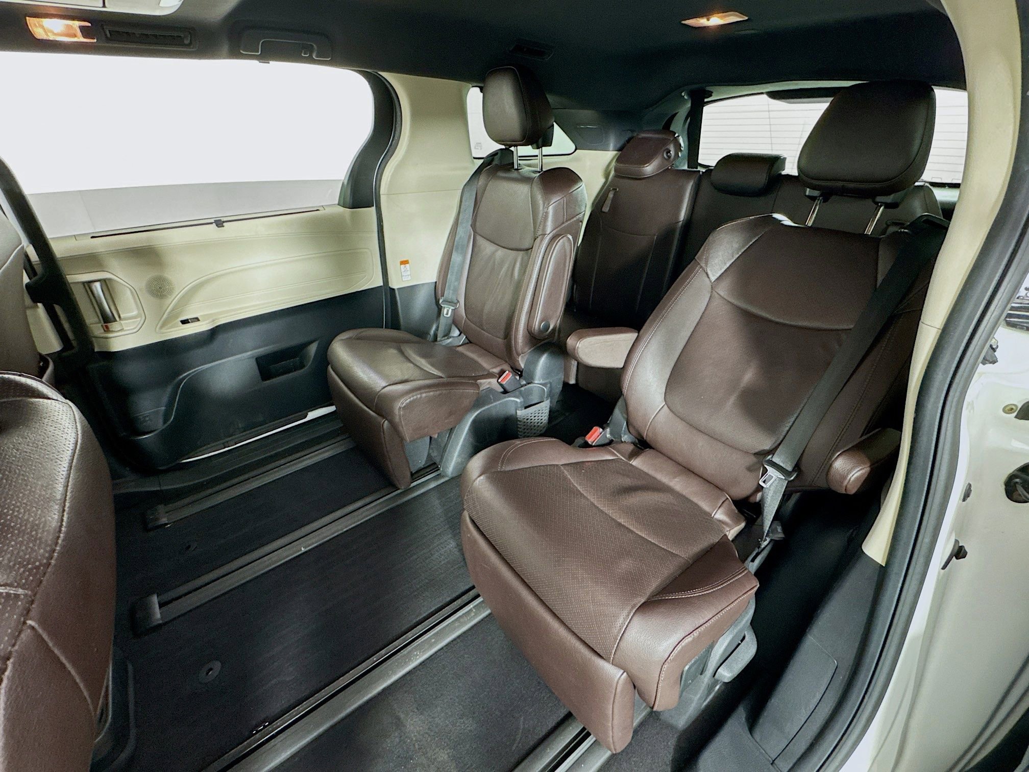 Certified 2022 Toyota Sienna Platinum image 18