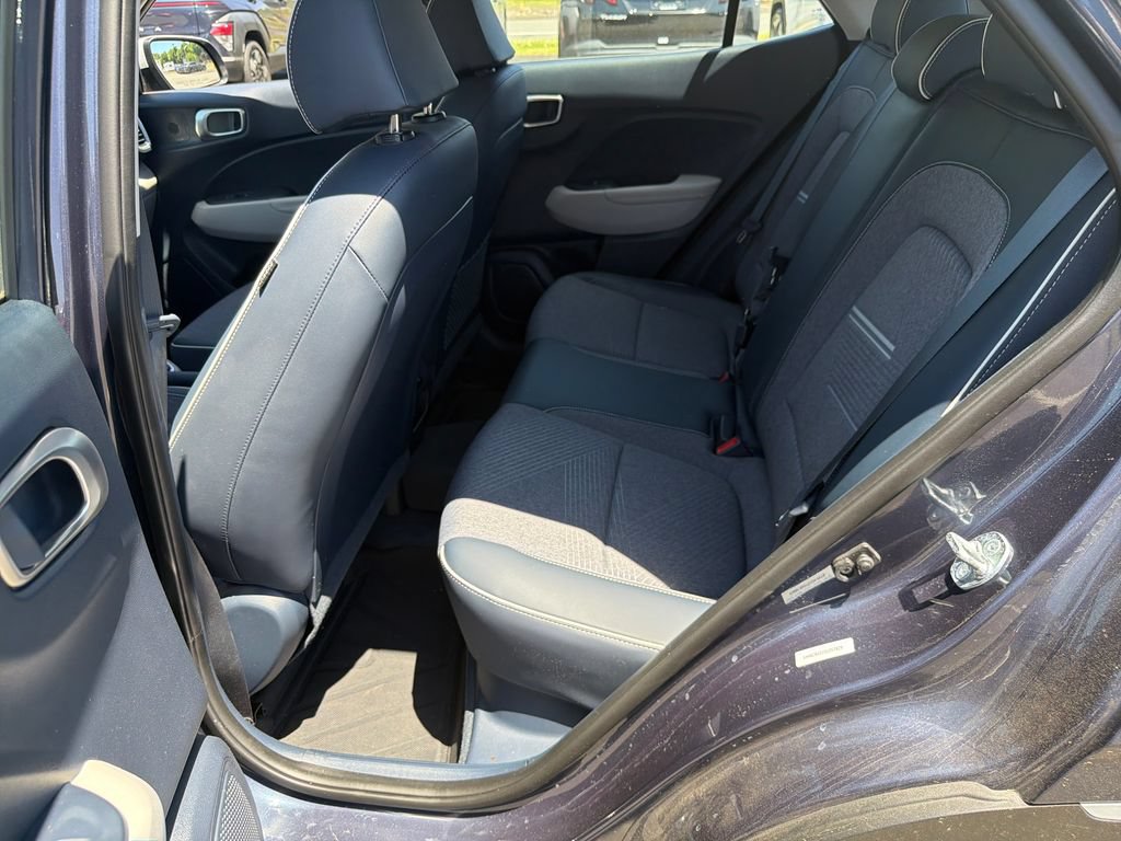 Certified 2025 Hyundai Venue Limited FWD image 25
